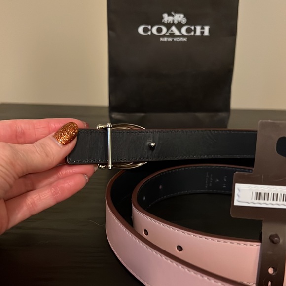 New Coach Logo Leather Reversible Signature Belt. - Picture 3 of 6